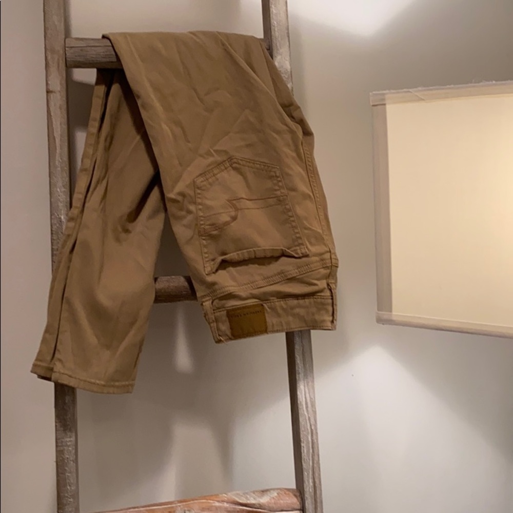 AMERICAN EAGLE khakis